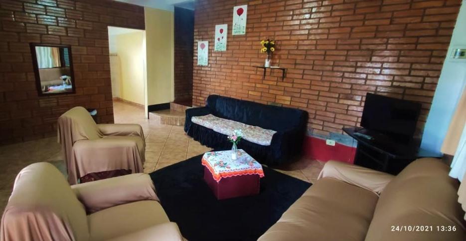 Iguazu Alojamiento "La Casa" Пуерто Игуасу Екстериор снимка