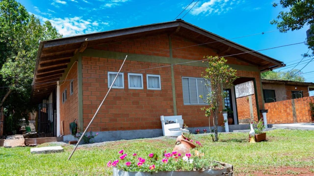 Iguazu Alojamiento "La Casa" Пуерто Игуасу Екстериор снимка
